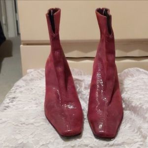 Stuart Weitzman! Booties “snake skin” leather Stuart Weitzman. Like brand new!!!